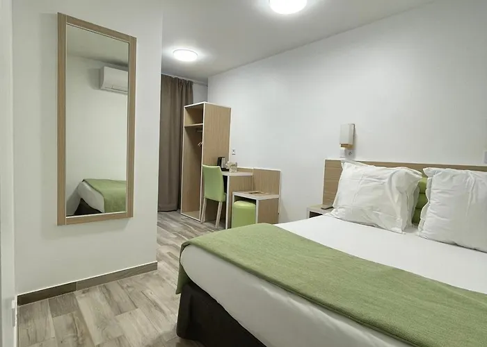 Otel De La Herse D'or 3*