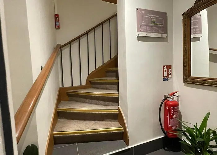 Otel De La Herse D'or 3*