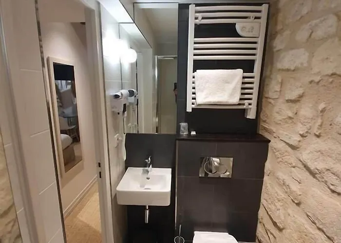 Otel De La Herse D'or 3*